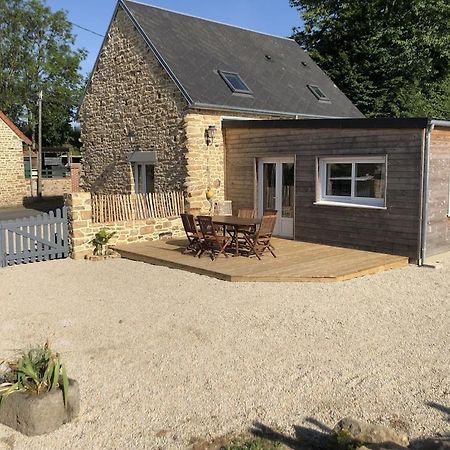 Charmante Maison De Campagne En Pierres Et Bois Sartilly-Baie-Bocage Екстериор снимка