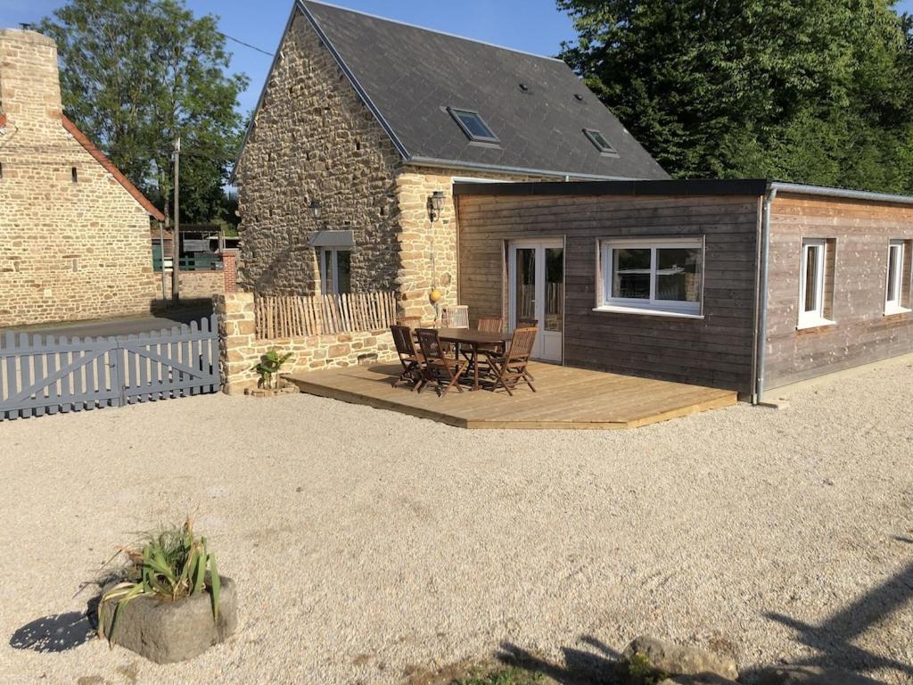 Charmante Maison De Campagne En Pierres Et Bois Sartilly-Baie-Bocage Екстериор снимка