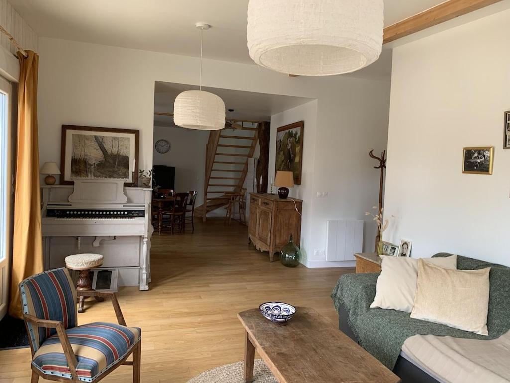 Charmante Maison De Campagne En Pierres Et Bois Sartilly-Baie-Bocage Екстериор снимка